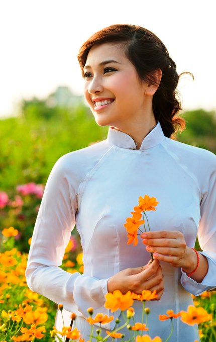 Vietnamese girl in ao dai